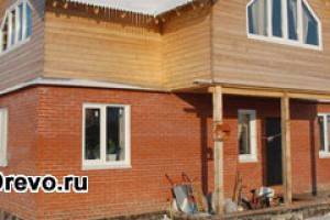 Строительство комбинированного дома из кирпича и бруса